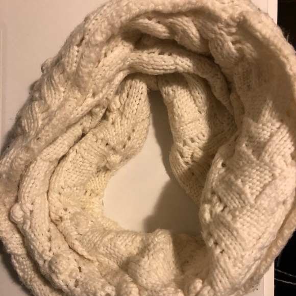 Women’s clothing. - Picture 1 of 1